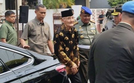 Wapres Ke-6 Try SutrisnoTiba di Rumah Duka Hamzah Haz