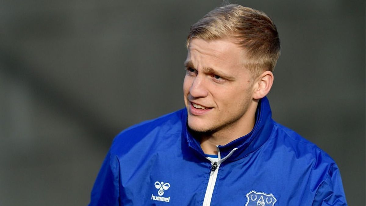 World-class Player With A Noble Heart, Everton Midfielder Donny Van De Beek Wants To Rent A House To Accommodate Ukrainian Refugees