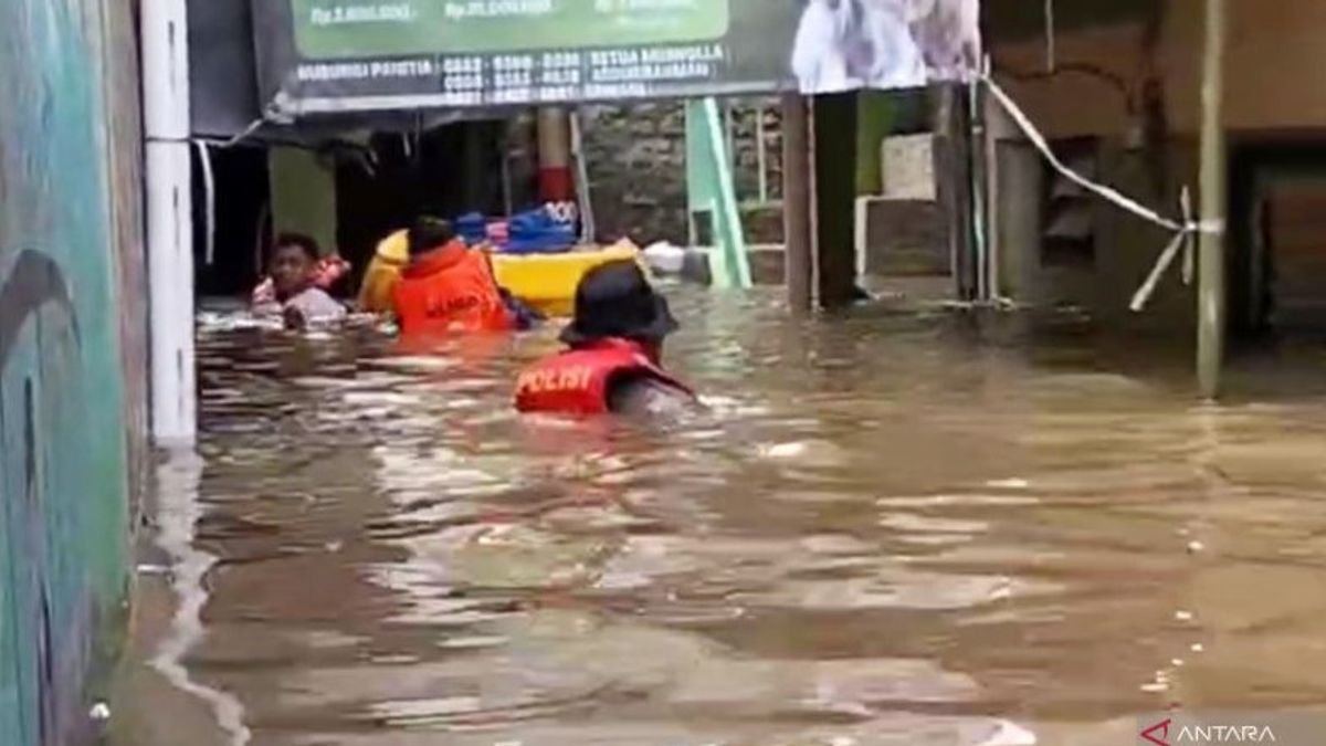 Flooding in Kebon Pala Jaktim Due to Rainfall and Katulampa Water Delivery