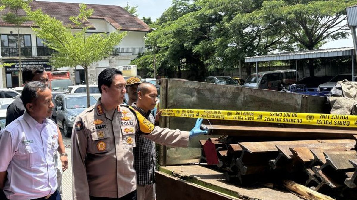 Polda Jabar Tangkap 3 Pencuri Besi Rel Kereta Api di Bandung Barat