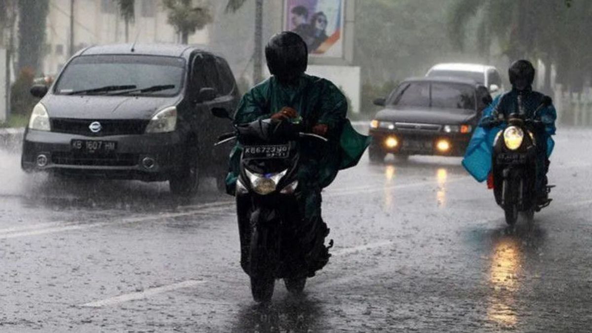 Cuaca Senin 8 Juli, Sebagian Besar Kota Besar di Indonesia Diguyur Hujan