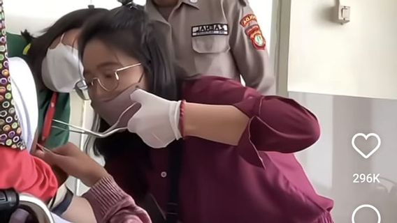 Video Of An Elementary School Student Choking On Plastic Duri Entered By His Friend Into A Roti, Bekasi Hospital Speaks Up