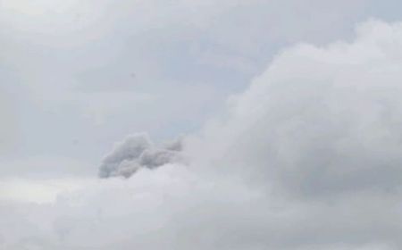 Gunung Ibu Halmahera Barat Kembali Erupsi, Abu Vulkanik Setinggi 700 Meter