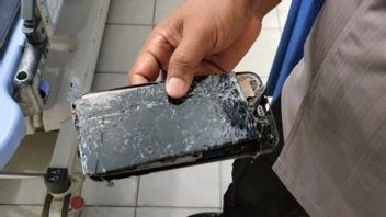 2 People In West Sumatra Were Killed By Lightning While Playing Cellphones At The Watch Tower