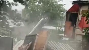 Deux maisons endommagées par des glissements de terrain à Serpong Tangsel