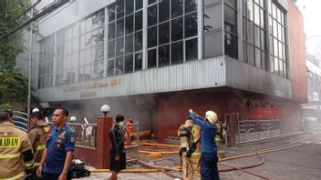 Ruko Kosong di Gunung Sahari Terbakar, 12 Personel Damkar Diterjunkan