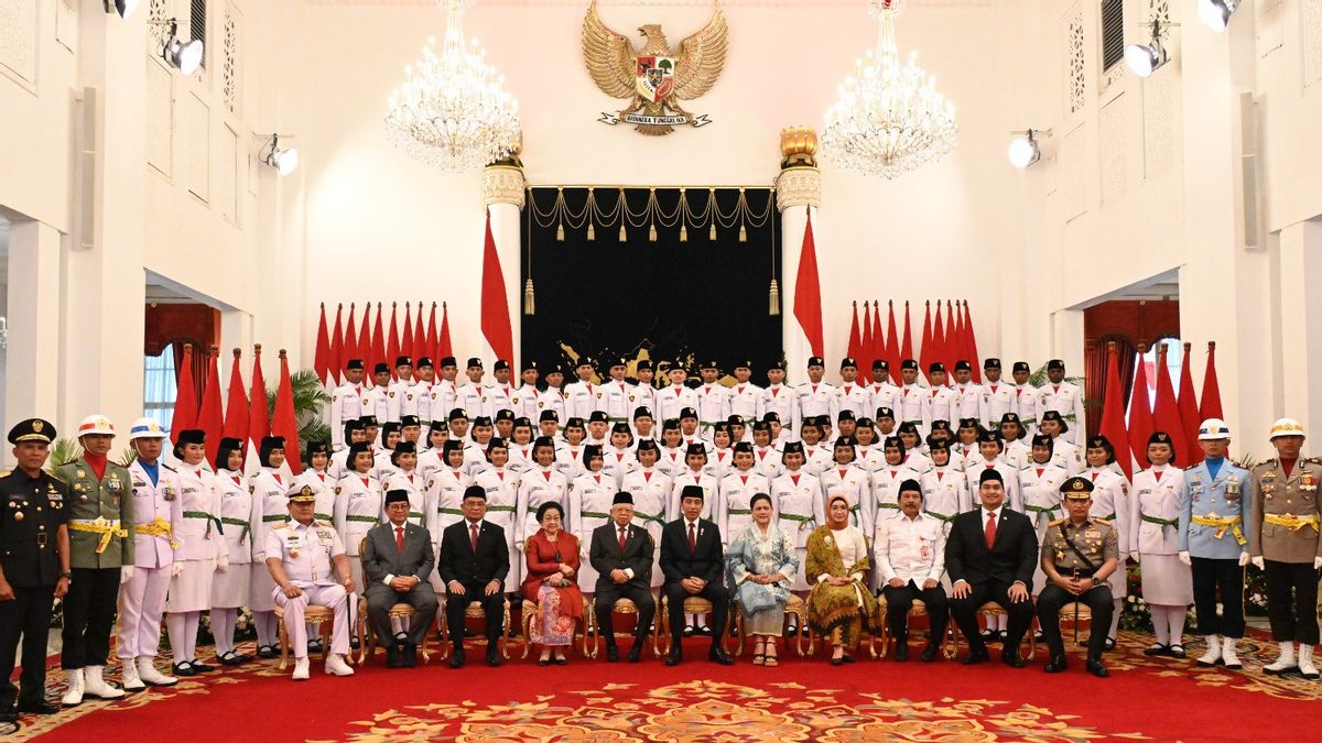 Menpora Dito Dampingi Presiden Jokowi Kukuhkan Paskibraka Tahun 2023