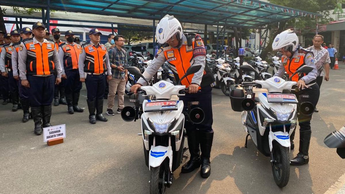 Pj州长Heru向DKI Dishub移交了价值70亿印尼盾的186辆Listirk摩托车