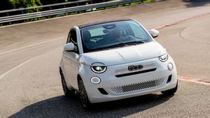 Fiat 500 Mesin Hybrid Siap Diproduksi Akhir 2025, Targetkan Bisa Rakit 100 Ribu Unit per Tahun