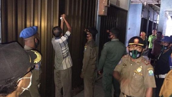 The Civil Service Police Unit In Aceh Seals Coffee Shops That Open During The Day