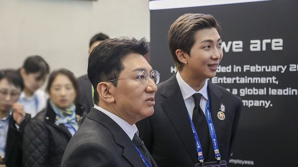警察はBTSエージェンシーのボス、バン・シヒョクの逮捕を申請