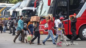Contoh Paradigma Fakta Sosial dalam Kehidupan Sehari-hari