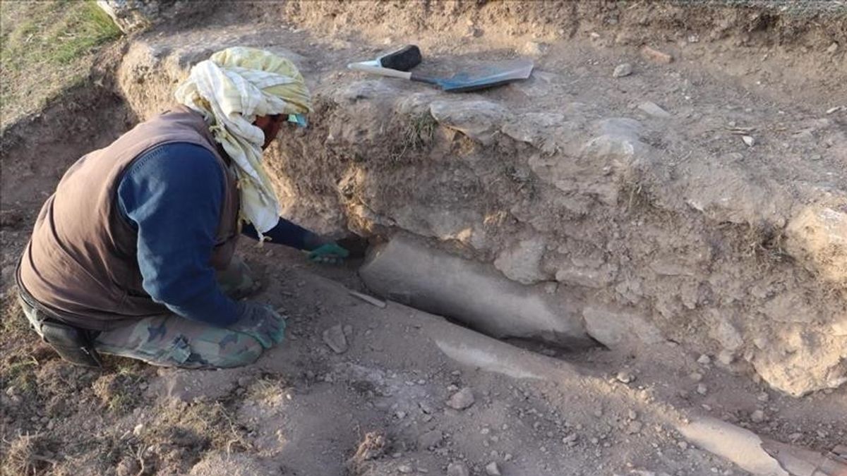 トルコの古代都市で1,800年の歴史を持つ像が発見されました