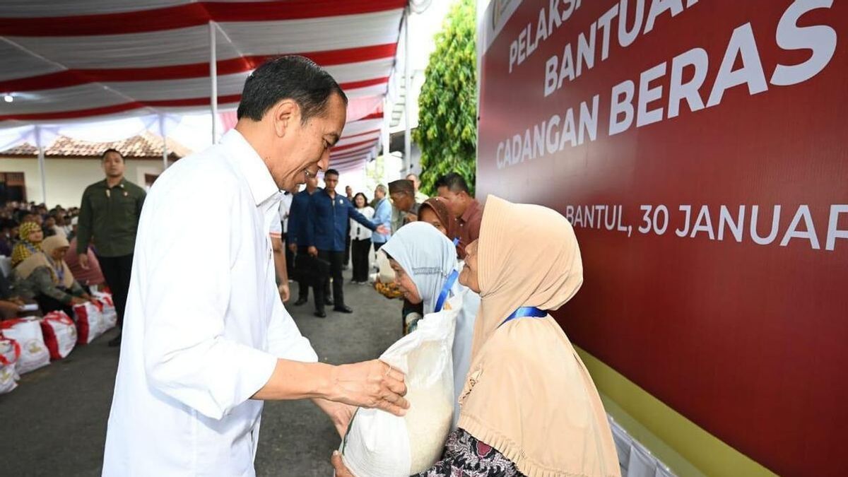 Jokowi dit que les bansos de riz jusqu’à la fin de l’année en fonction de la disponibilité du budget de l’État