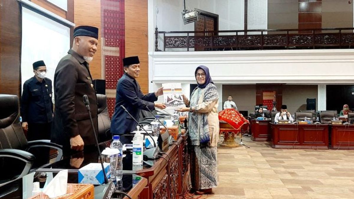 رد الحاكم ماهيلدي ، F-Gerindra Dprd West Sumatra تساءل عن سيلبا APBD 2021 ليصل إلى 484.6 مليار روبية إندونيسية