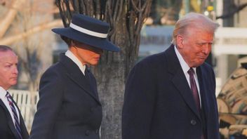 Gaya Melania Pakai Topi di Pelantikan Donald Trump Sebagai Presiden Berhasil Mencuri Perhatian Publik