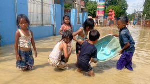 Ratusan Rumah di Cirebon Terendam Banjir Kiriman Sungai Ciberes