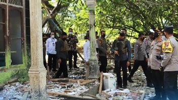 中爪哇省警察局长视察了在克布门造成4人死亡的鞭炮爆炸现场