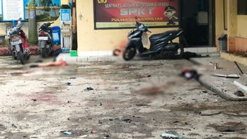 الشرطة الوطنية تدعو أجوس مسلم إحضار 2 قنابل إلى شرطة أستانانيار المرفقة أمام وخلف الجسم