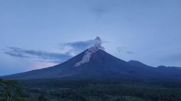 ثوران جبل سيمورو مرتين مع ارتفاعات تصل إلى 1000 متر