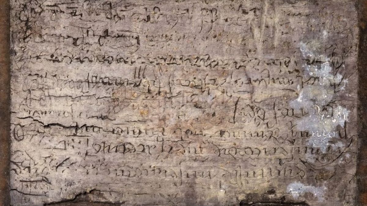 Un livre de 800 ans sur les commerçants a été trouvé dans une toilette médiévale en Allemagne, il est encore intact mais il pue