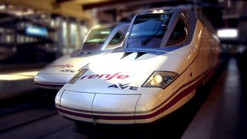 西班牙高速列车相撞至少21人死亡