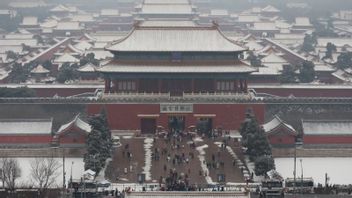 التقاط جمال قصر المدينة المحرمة ، والآلاف من سكان بكين تسلق قمة جينغشان