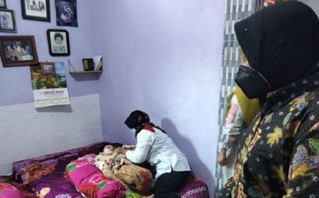 Kunjungi Penyandang Disabilitas di Jambi Usai Viral Tak Terdaftar KIS-PKH, Mensos Risma Janji Berikan Bantuan Sampai Terapis