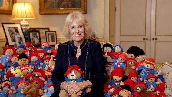 The British Royal Family Contributed More Than 1,000 Bear Dolls For The Children's Charity Agency