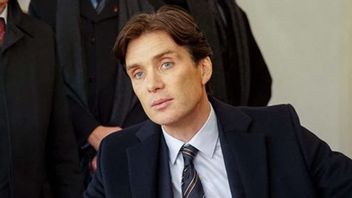 Cillian Murphy Becomes Father Of The Atomic Bomb In Christopher Nolan's New Film