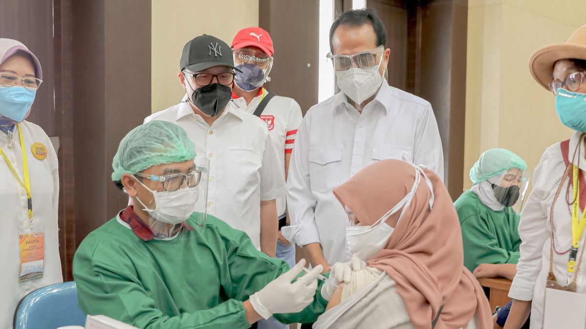 Taspen Et KAGAMA DKI Jakarta Organisent Des Vaccinations Gratuites Pour Les Personnes Et Les MPME