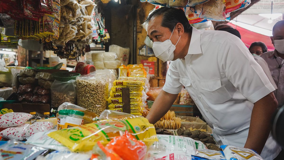 Mendag Lutfi Imbau Masyarakat Jangan <i>Panic Buying</i>: Tidak Usah lah Beli Sampai 2-3 Karton Minyak Goreng