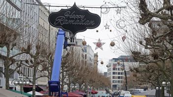 ペルダナ、ラマダンの明かりは断食月の間にドイツのフランクフルト市を飾ります