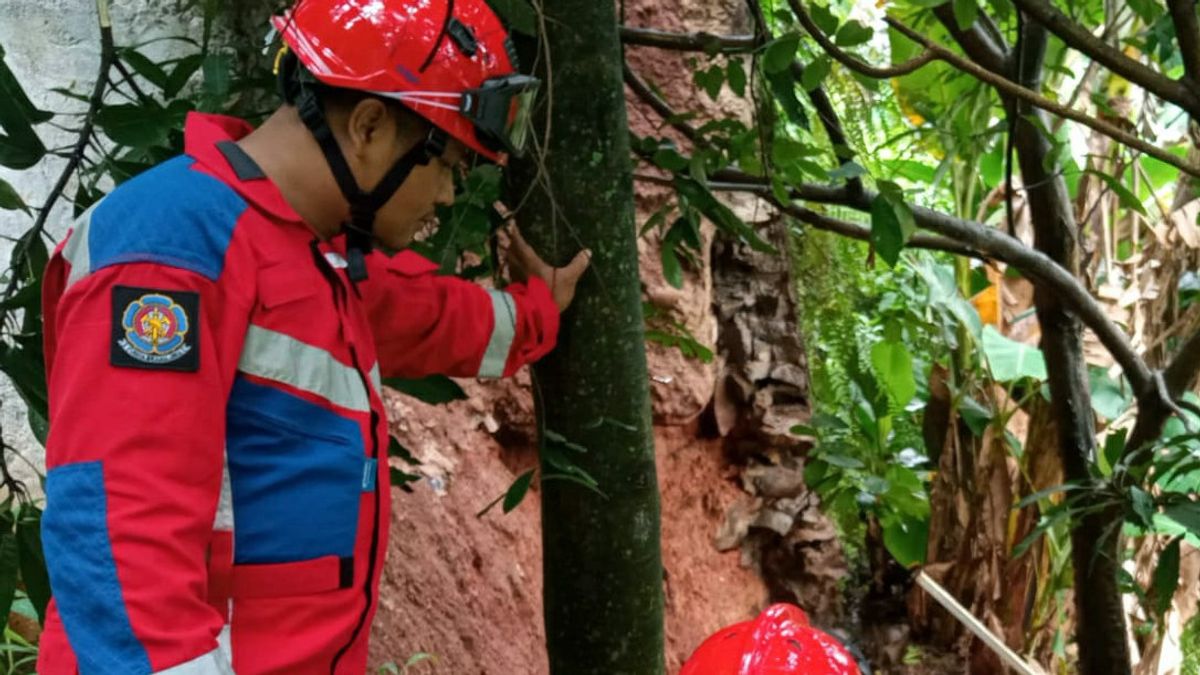 Ngeri! Pergerakan Tanah di Cipayung Jaktim, Rumah Warga Retak