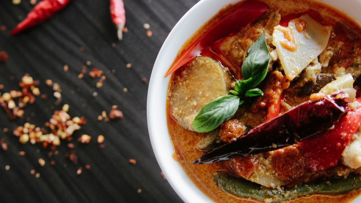 7 Bahaya Makan Terlalu Pedas Saat Buka Puasa yang Perlu Diwaspadai