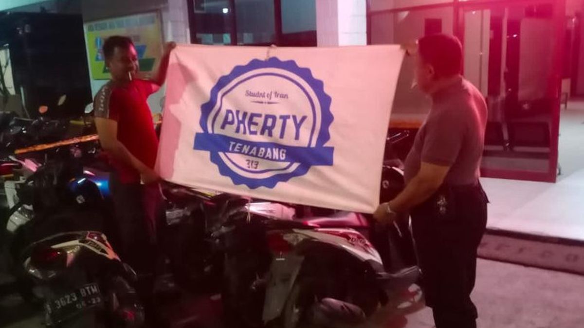 Sita Police 4 Celurit And 1 Flag From 14 Youth Motorcycle Gangs With Student Status