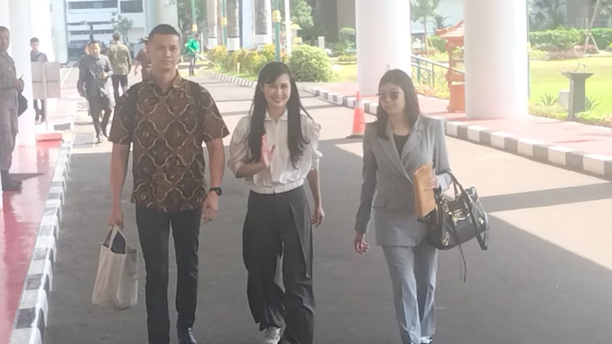 Laura Dewi accusée de ne pas savoir avoir honte après avoir fréquenté le sénat lors de l’enquête sur la corruption de Harvey Moeis