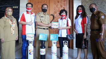 Wali Kota Makassar Terima Bantuan Tabung Oksigen dan Regulator dari Pihak Gereja untuk Pasien COVID-19