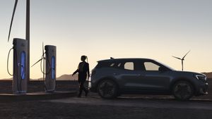 Mulai 2025, Model Terbaru Ford Bisa Akses Langsung Supercharger Tesla