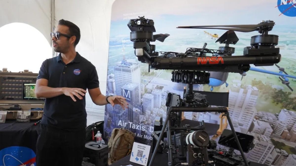 NASA Showcases Drones And Space Wahana At California Air Exhibition