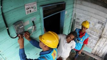 2022年全年，西爪哇有14，307户房屋获得免费电力安装援助