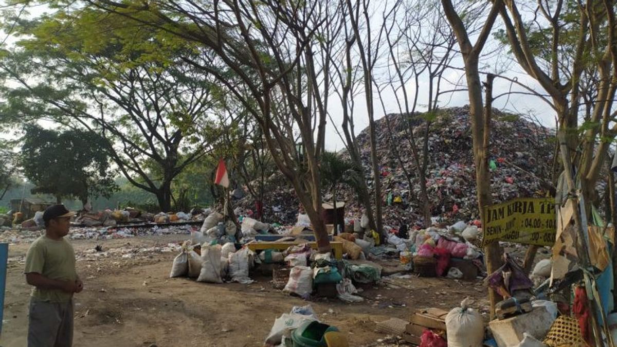 DLH Ponorogo East Java البحث عن أرض جديدة من النفايات بعد مكب نفايات Mrican المفرط