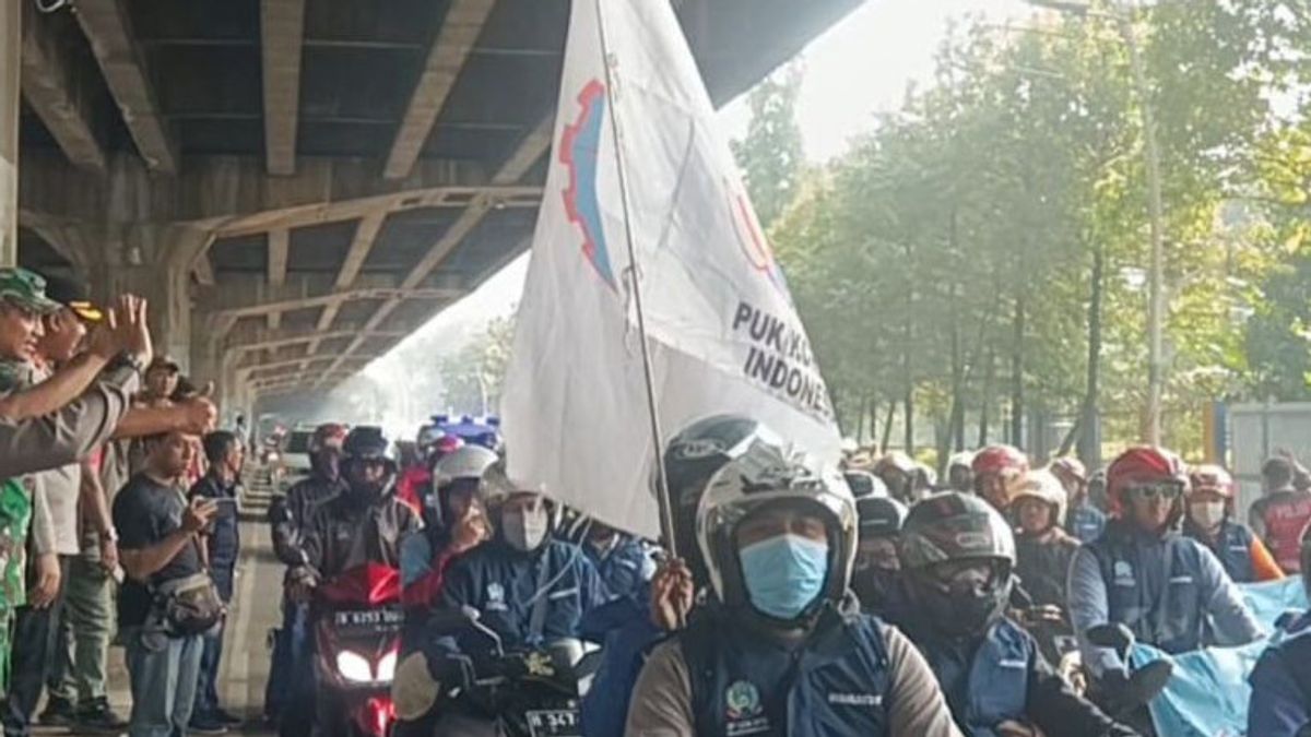Ribuan Buruh Pelabuhan Berangkat ke Monas dan Gedung DPR