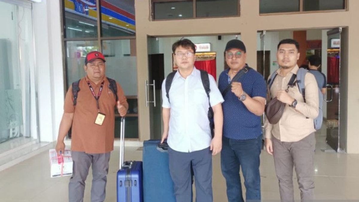 Coming With A Tourism Visa But In Fact Working At A Kayu Company, A Chinese Citizen Was Deported From Bengkulu