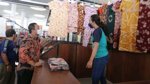 Wali Kota Semarang Cek Kondisi Pedagang Pasar Johar Sambil Berbelanja