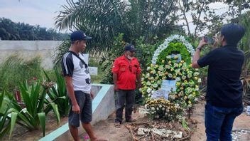Brigadier J's Grave In Muaro Jambi Is Being Guarded By Relatives Ahead Of The Re-autopsy