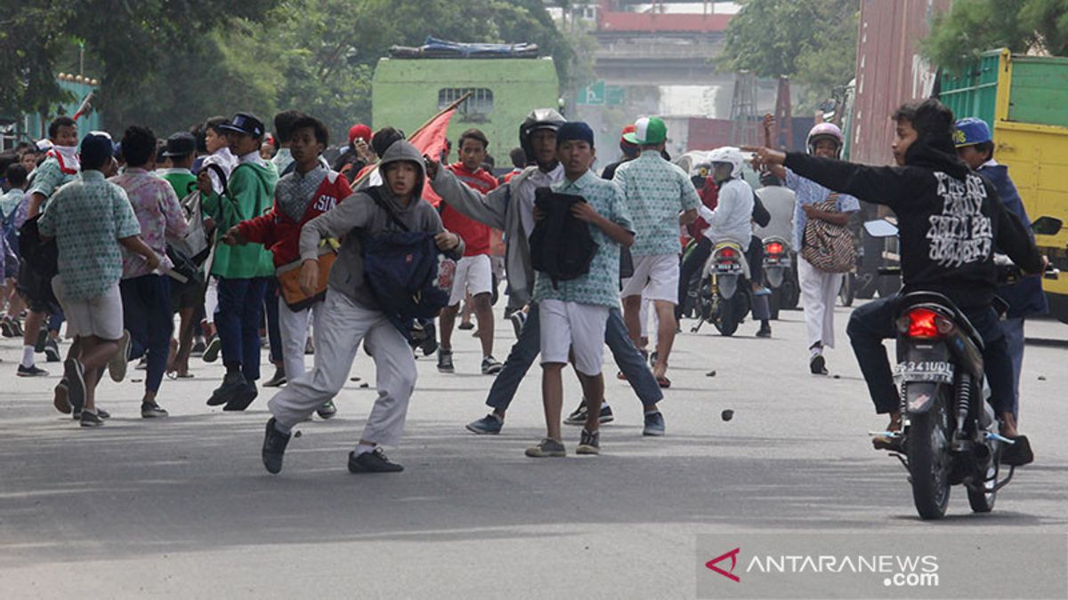 Bentrokan Geng Remaja di Cakung, Jakarta Timur: Pakai Senjata Tajam dan Bom Molotov