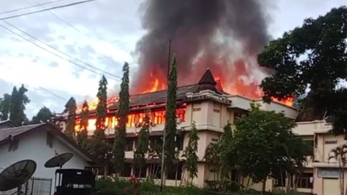 Police Investigate Cause Of Fire In Sentani Office