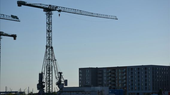 2 Indonesian Workers Died After Crane Who Was Riding Fell From The 7th Floor Of A Building In Malaysia