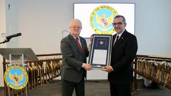 Le représentant de la République d'Indonésie reçoit la star de Saint Nicolas, l'église orthodoxe ukrainienne apprécie la diplomatie humanitaire indonésienne